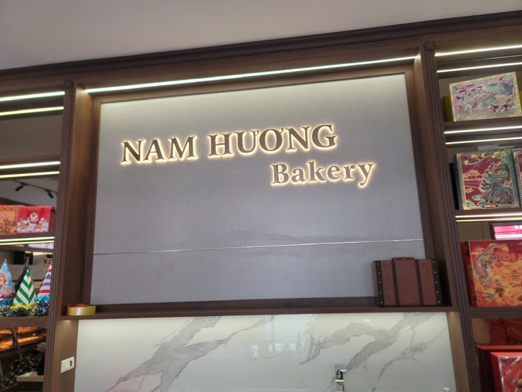 Làm Logo Sáng Chân Background Sang Trọng