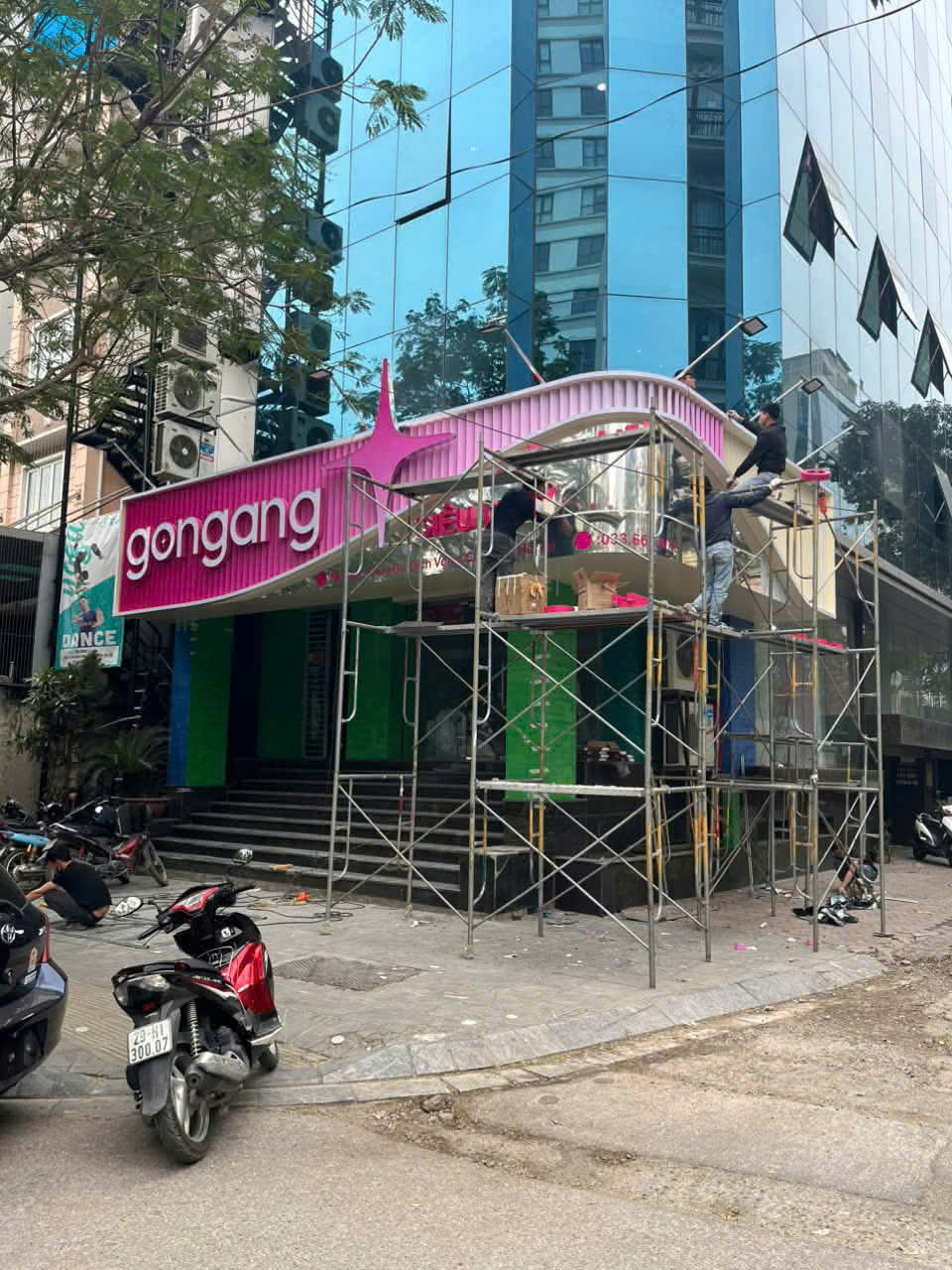 Làm biển Alu cho cửa hàng